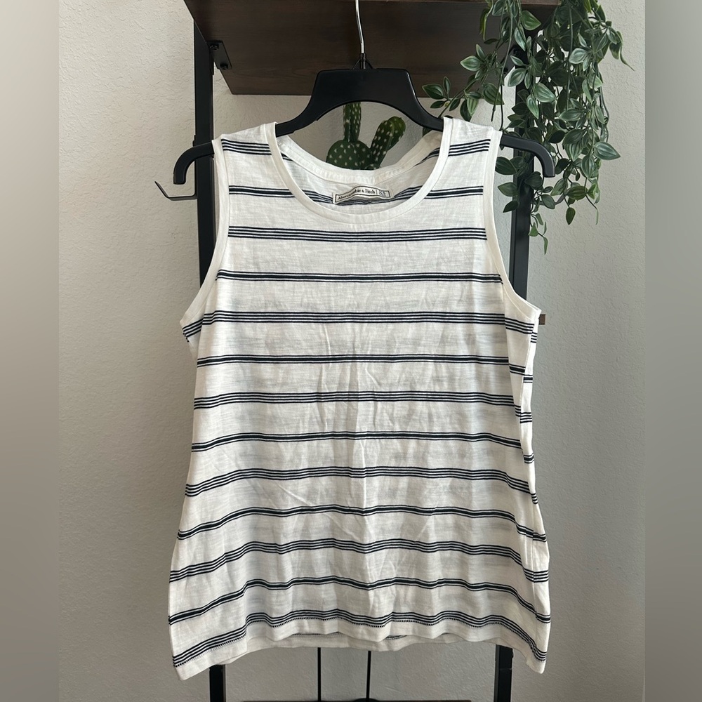 Women’s Abercrombie‎ and Fitch, navy/white striped tank— size extra small.